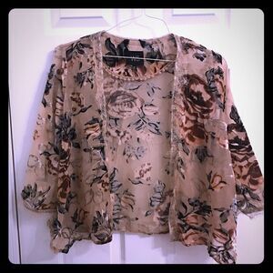 W5 concepts women’s loose fit flowered top small